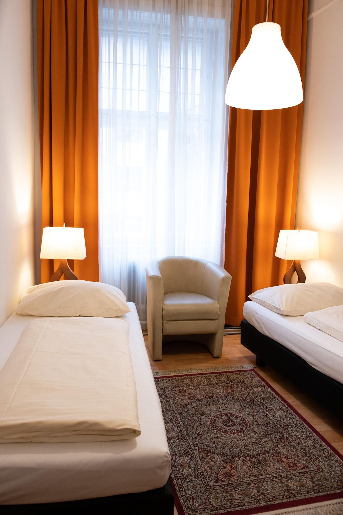 Pension Hotel Mariahilf Vienna Exterior photo