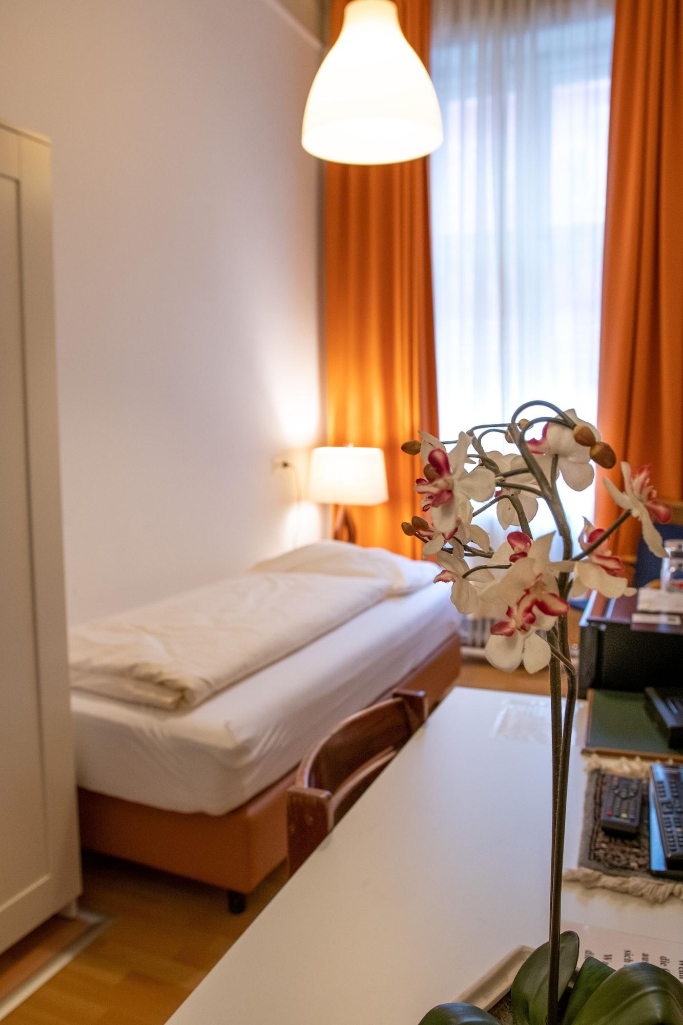 Pension Hotel Mariahilf Vienna Exterior photo